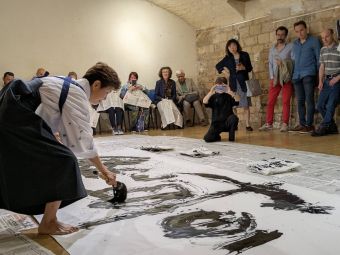 パリ展覧会でのパフォーマンス①